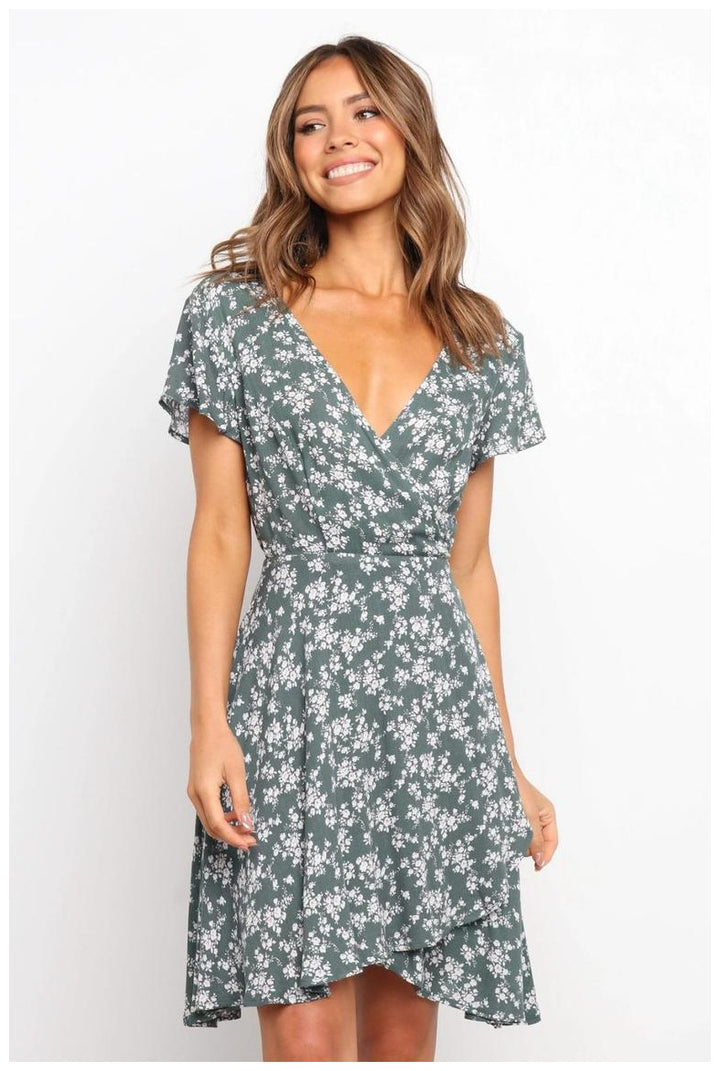 Dame wrap-kjole med blomstermønster og ærmeløs design Stilla