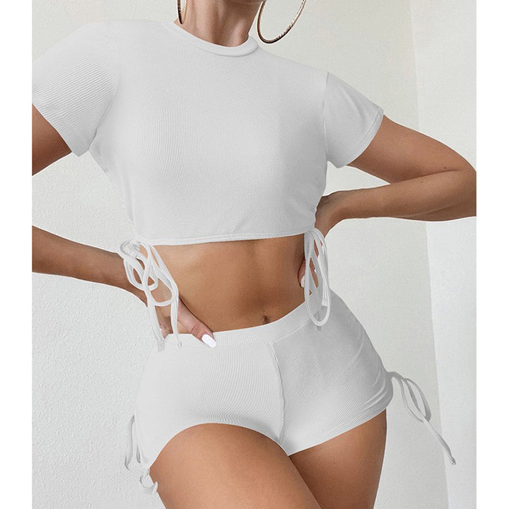 Damer sporty crop top med legende bindebånd og shorts Skovae