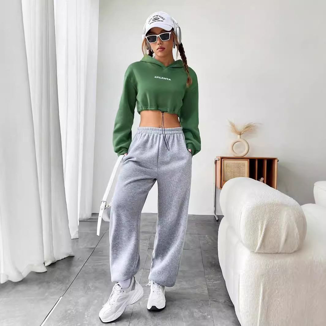 Dame cropped sweatshirt med broderet tekst og snoretræk Stilla