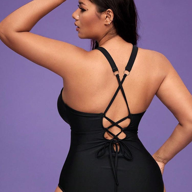 Dame one-piece badedragt med dyb V-udskæring og figurskabende design Skovae