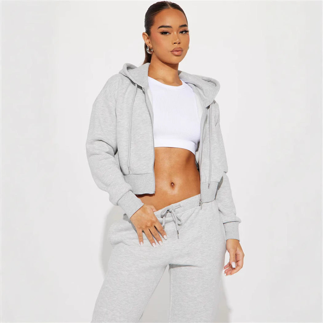 Kvinders sporty kombination af hættetrøje og sweatpants Skovae