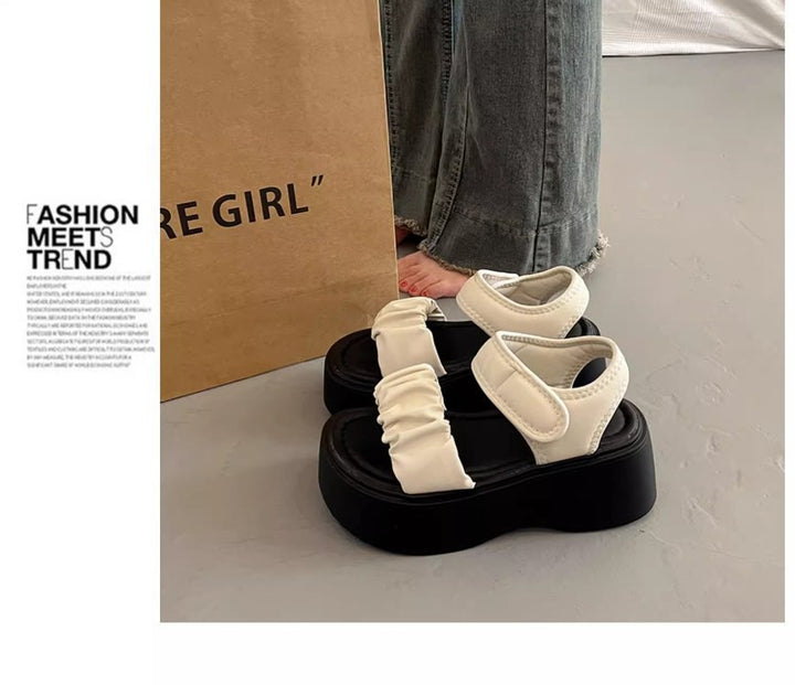 Dame Plateau-sandaler med justerbart remdesign og elastiske flæser Stilla