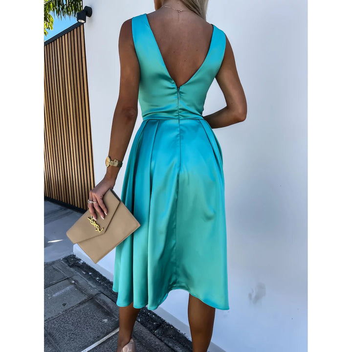 Dame Elegant og flydende kjole med vikkelook Stiila