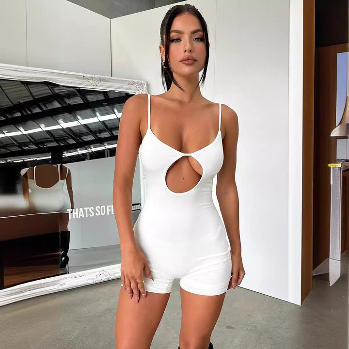 Damer tætsiddende jumpsuit med forførende cut-out og spaghetti stropper Skovae