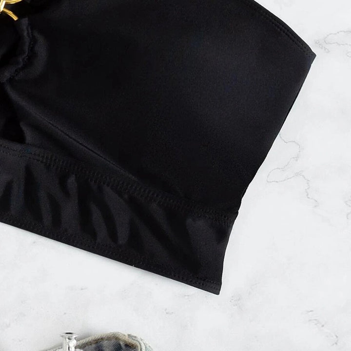 Dame bandeau bikini top med elegant rynkning og gyldne detaljer Stilla