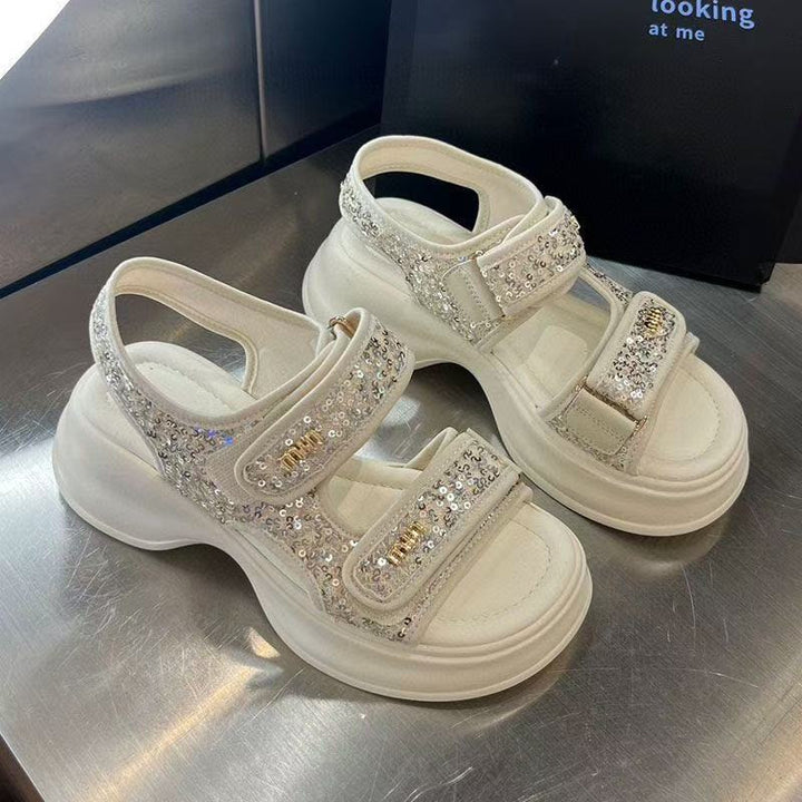 Dame sportlige sandaler med glitrende strassdetaljer og justerbare remme Stilla