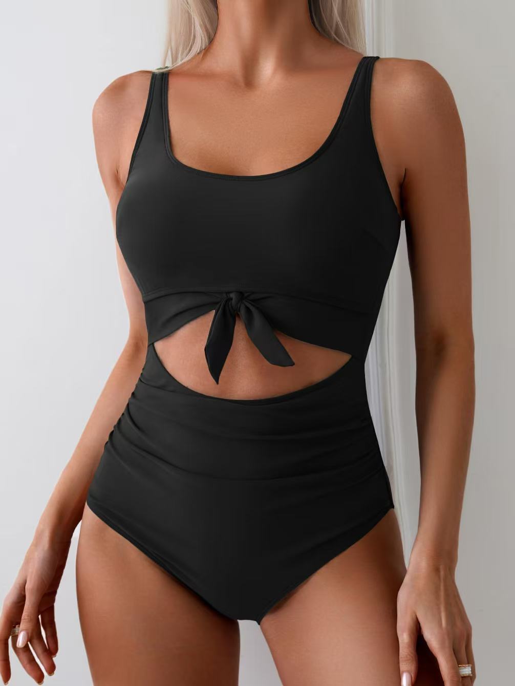 Dame bikini-sæt med høj talje og moderne knude-detalje Skovae