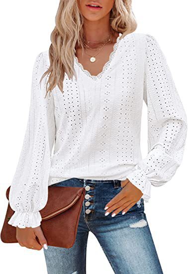 Damebluse med romantisk snit og detaljerigt broderi Stilla