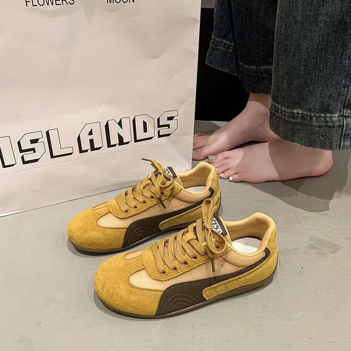 Dame sportiv sneaker i elegant design med åndbar overfladestruktur og fleksibelt sålprofil Stilla