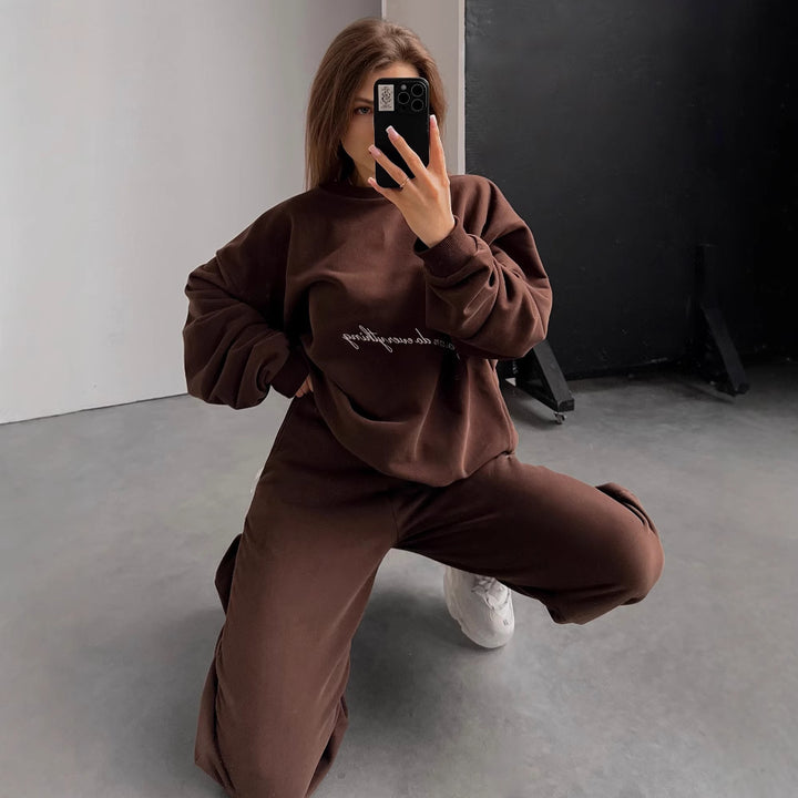 Kvinders behagelige fritids-sweatsuit med elastisk talje og oversized snit Skovae