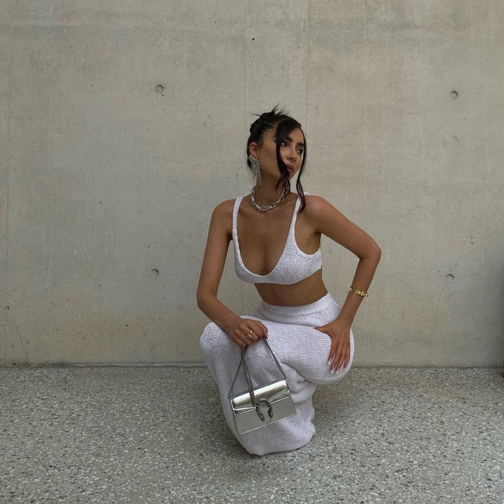 Dame sæt bestående af fint strik med crop-top og maxiskørt Stilla