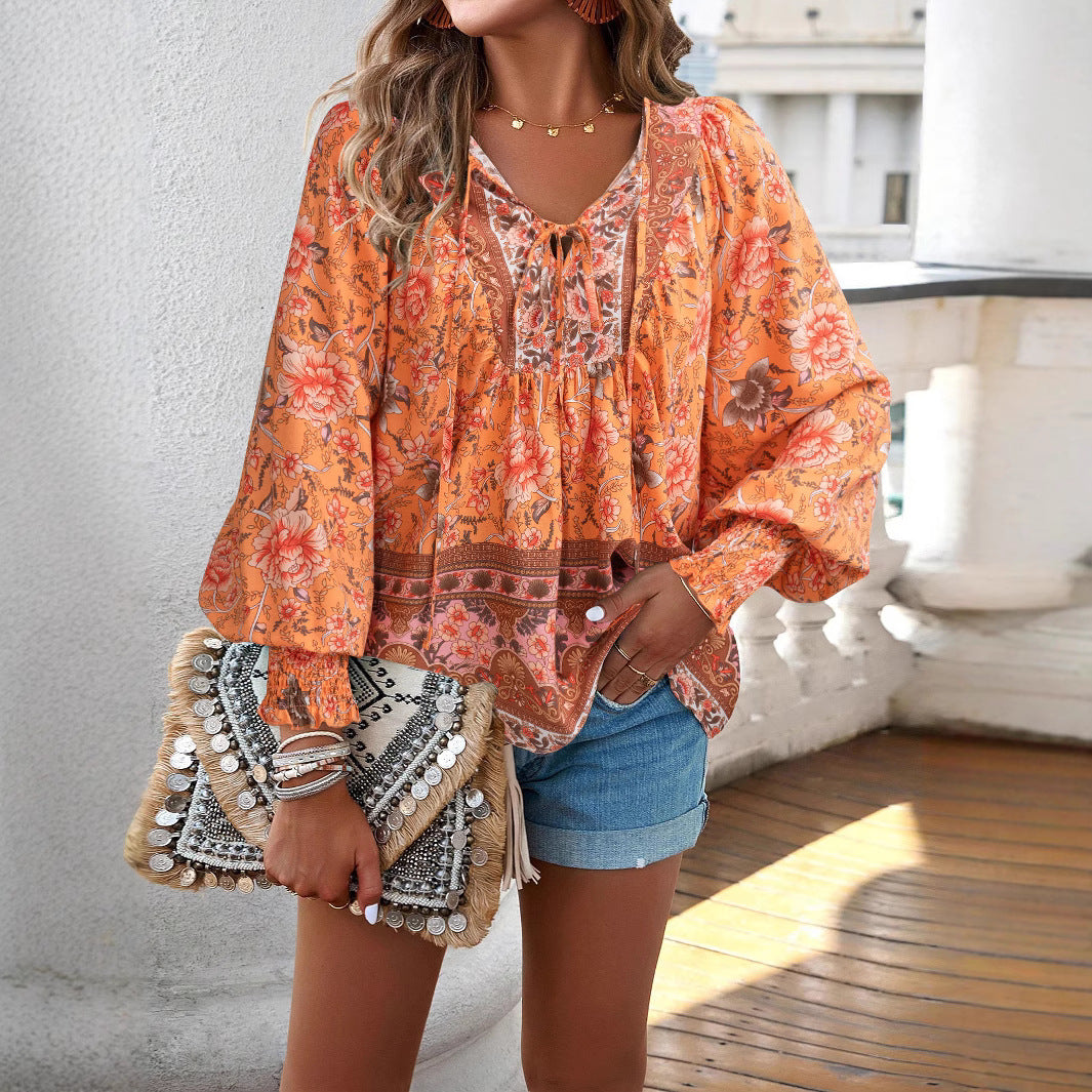 Damebluse med afslappet snit og blomsterprint Stilla