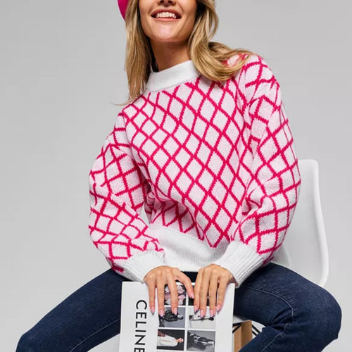 Kvindernes strikkede sweater med moderne diamantmønster og innovativt snit Stilla