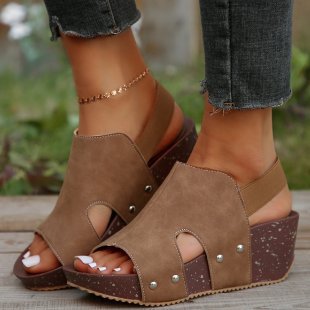 Dame wedge-sandaler med skridsikker sål og elegante detaljer Stilla