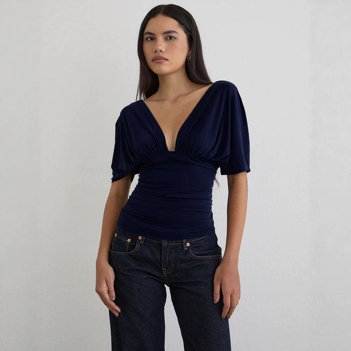 Dame Elegant top med dyb V-udskæring og afslappet draperingsdesign Skovae