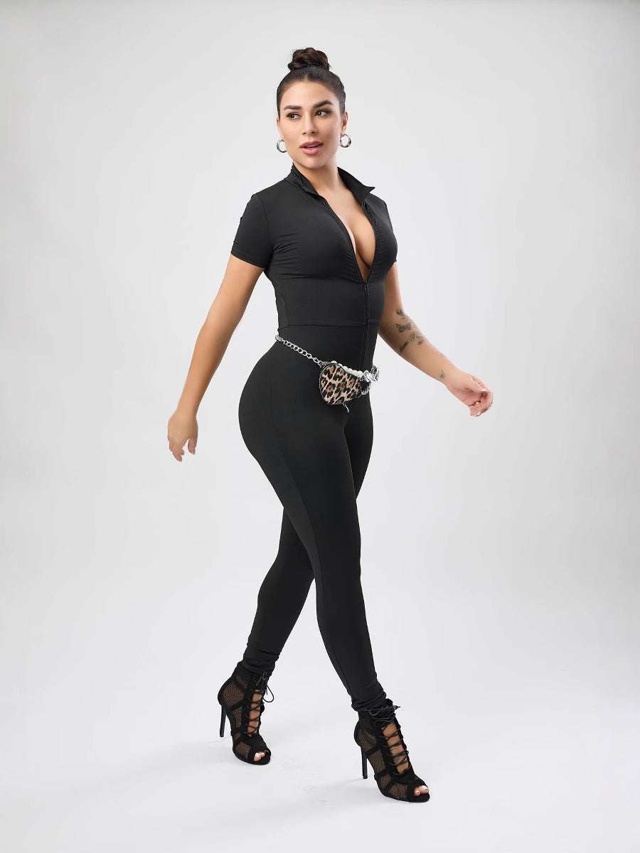 Dame jumpsuit med kort ærme og dyb udskæring Stilla