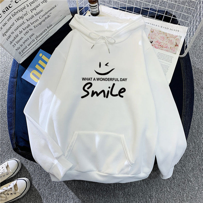 Kvinders hættetrøje med glad smileprint Skovae