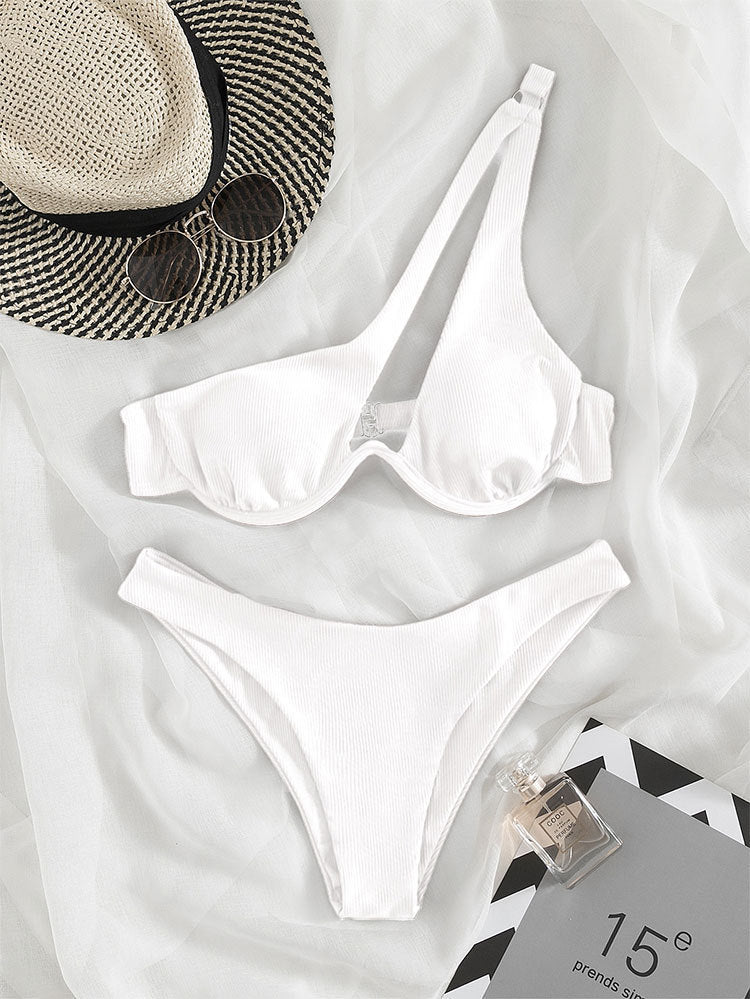 Dame triangel-bikini med asymmetrisk snit og struktureret design Skovae