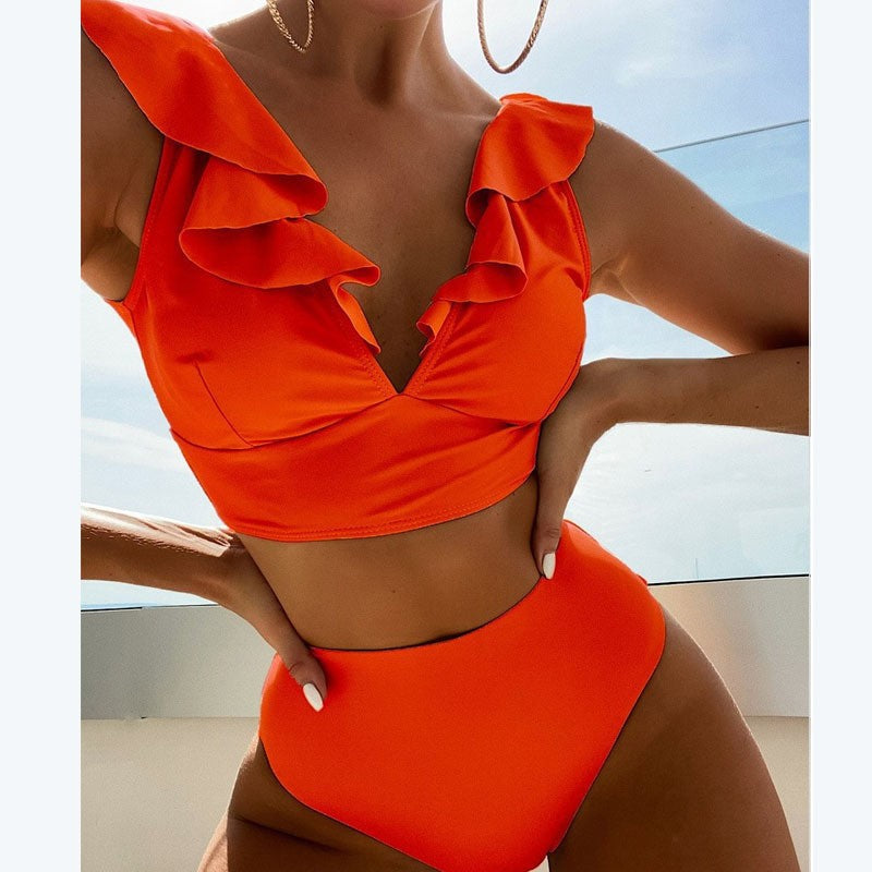 Damebikini med elegant ruffle design og højt skåret trusse Skovae