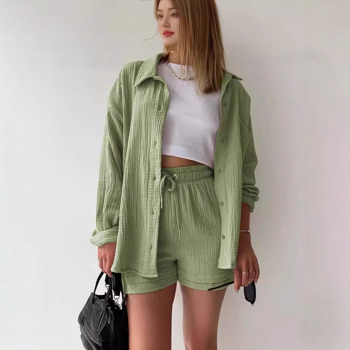 Dame luftigt to-delt sæt i blødt stof med top og shorts Stilla