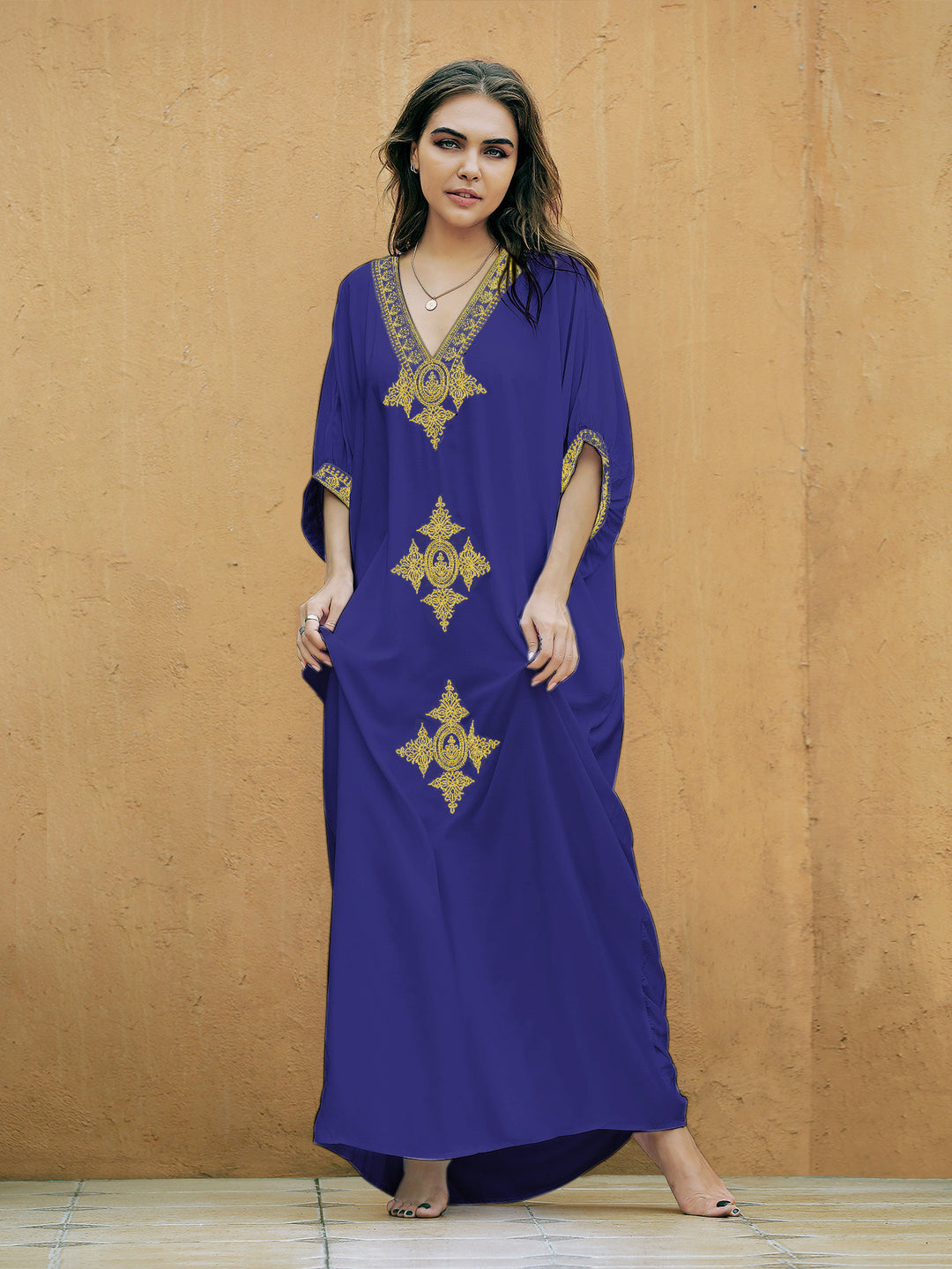 Dame Maxi-Kaftan med kunstnerisk broderi og elegant V-udskæring Stilla