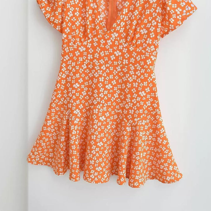 Dame sommerkjole med blomsterprint i elegant snit Stilla