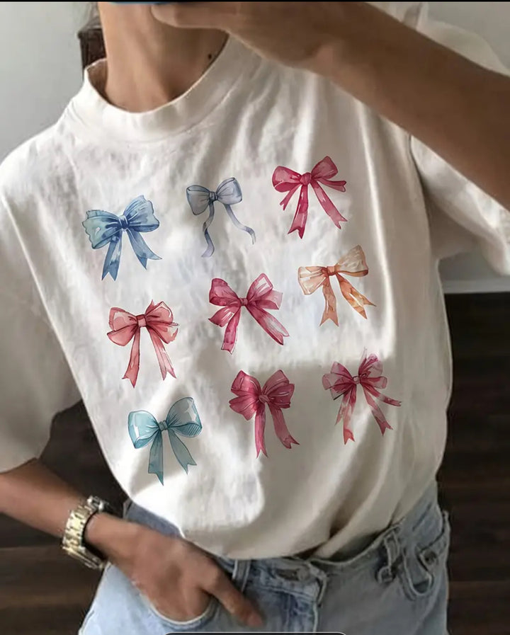 Dame T-shirt med charmerende sløjfemotiv og afslappet snit Stilla