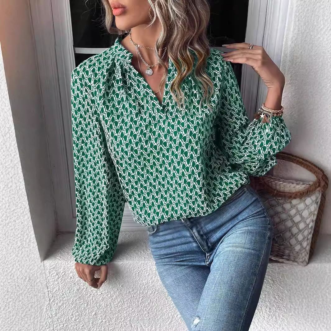 Damebluse med moderne geometrisk mønster og elegant kraveparti Stilla