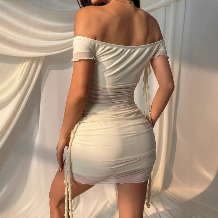 Dame Off-Shoulder Minikjole med raffinerede draperingsdetaljer og legende snøringer Skovae