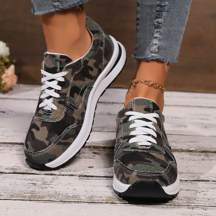 Dame Sporty Sneakers i trendy Camouflage-design Stilla