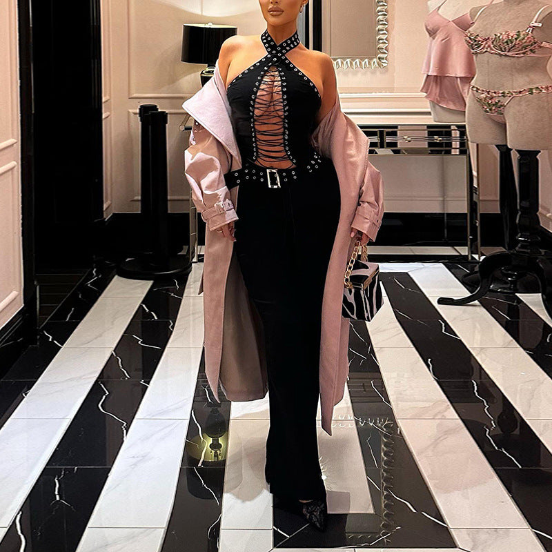 Dame tætsiddende jumpsuit med raffineret snøredesign Skovae