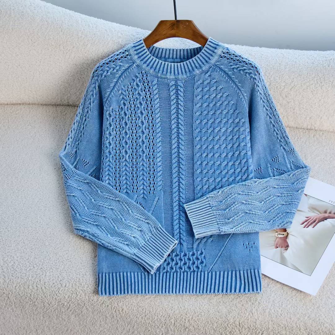 Kvindes fashionable sweater med tekstureret kabeldesign og rund halsudskæring Stilla