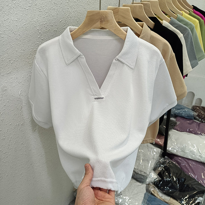 Femme Polstret Polo Stil Top med unikt V-udskæring Design Stilla