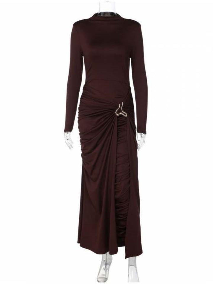 Dame Elegant kjole med innovativt design og kunstnerisk drapering Skovae