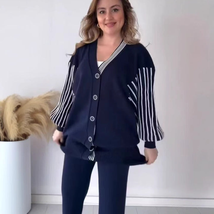 Dame moderens og komfortabelt lounge-sæt med bred pasform og struktureret cardigan Stilla