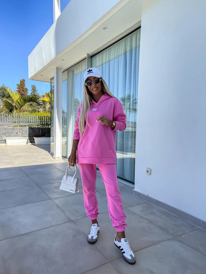 Dame sporty loungewear sæt med hætte og elastiske manchetter Skovae