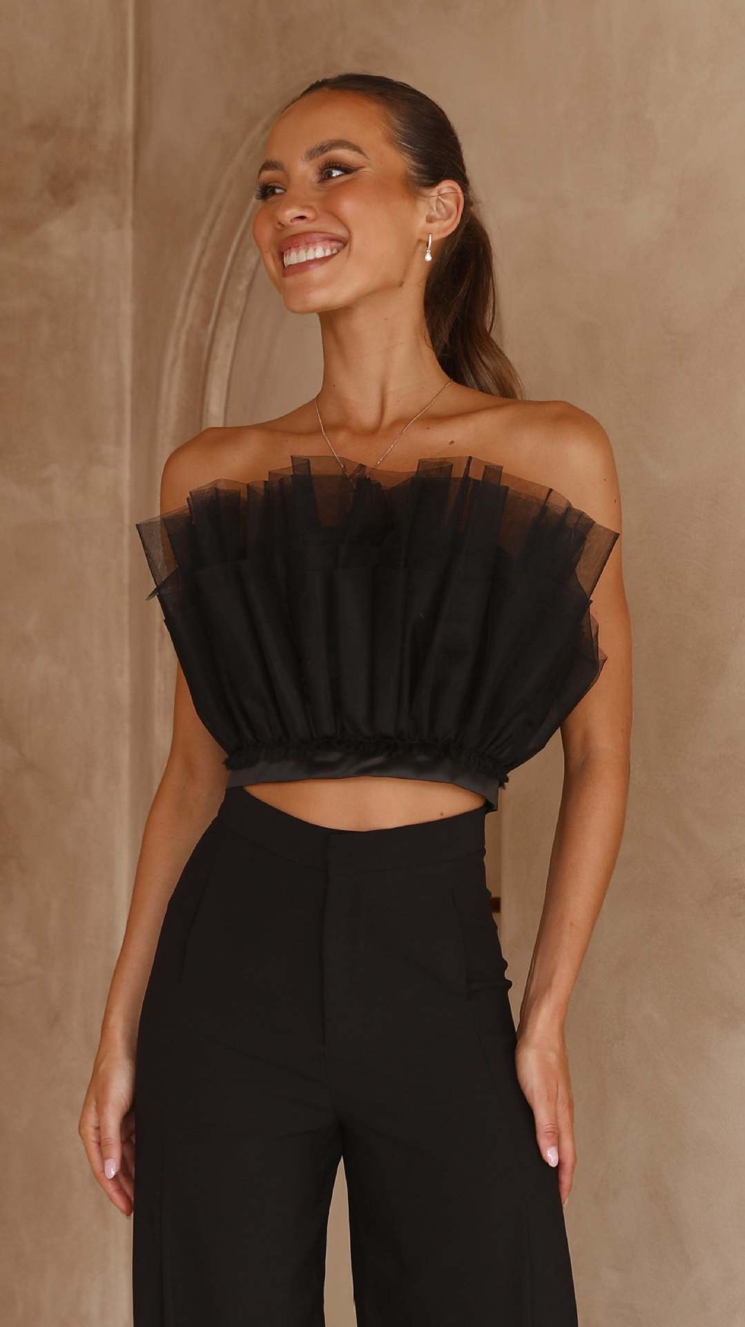 Dame cropped top med transparente flæsedetaljer Skovae