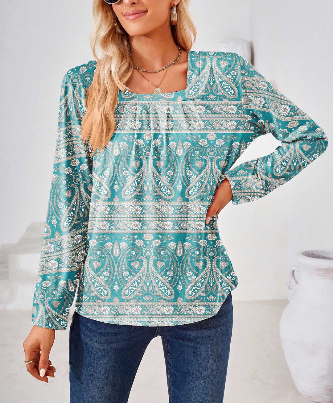 Damebluse med blomsterdesign og firkantet udskæring Stiila