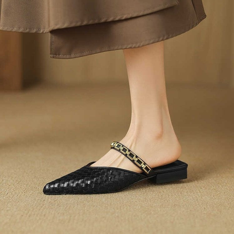 Femme Chic Vævet Slingback Flade med Kædedetalje Stilla