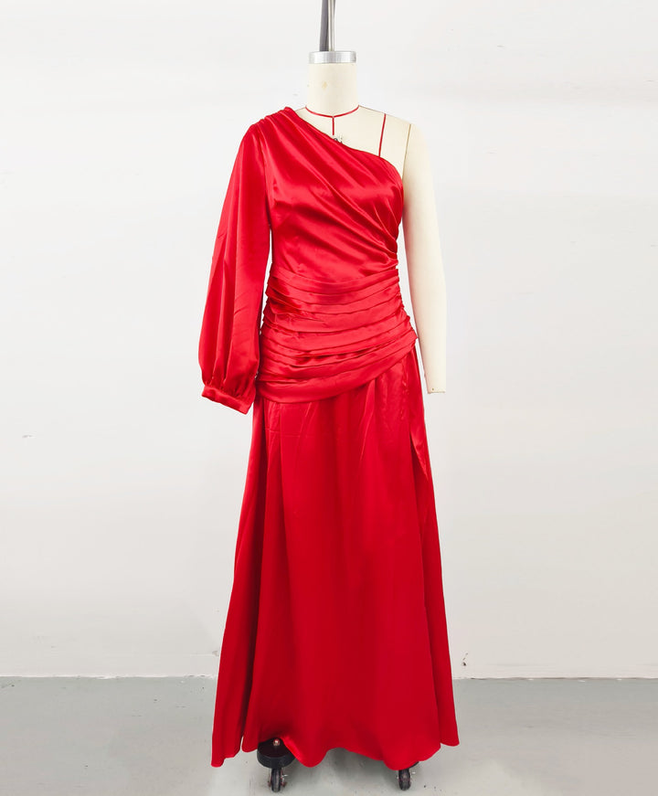 Dame asymmetrisk aftenkjole med elegant drapering og lange puffærmer Stilla