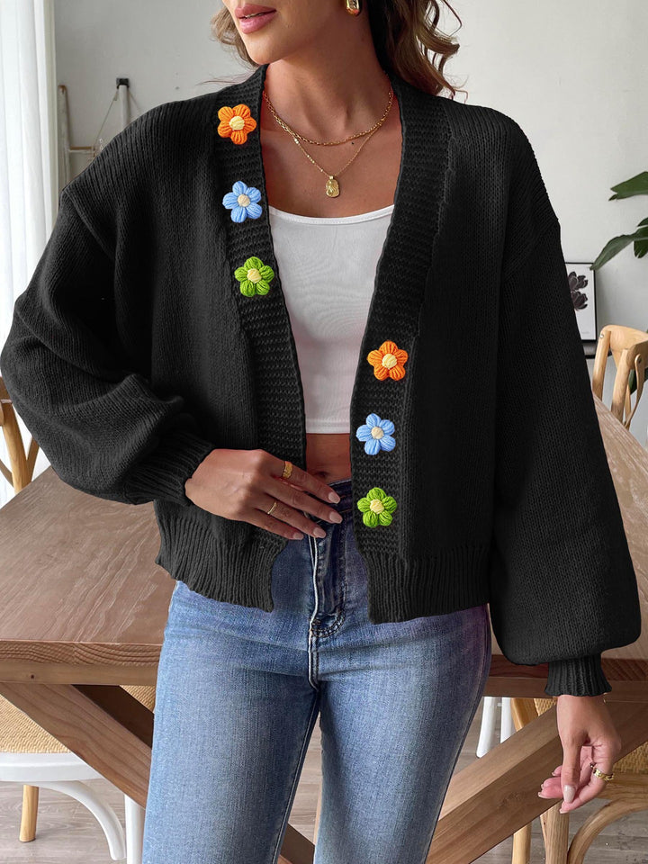 Dame afslappet strikjakke med farverige blomsterapplikationer Stilla