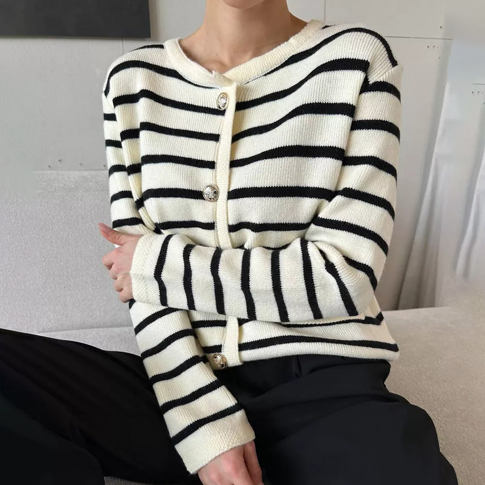 Kvinders stribede cardigan med knapdetalje Stilla