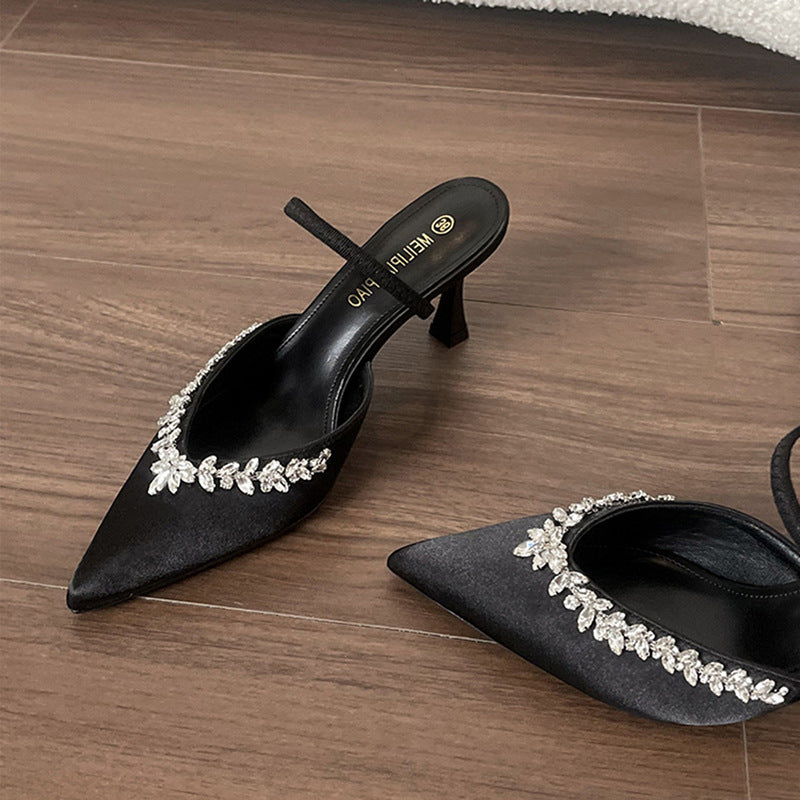 Dame elegante spidse Slingback-hæle med dekorative perleaccentuer Stilla