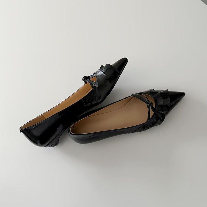 Dame elegante spidse ballerinas med ruffledetail Stilla