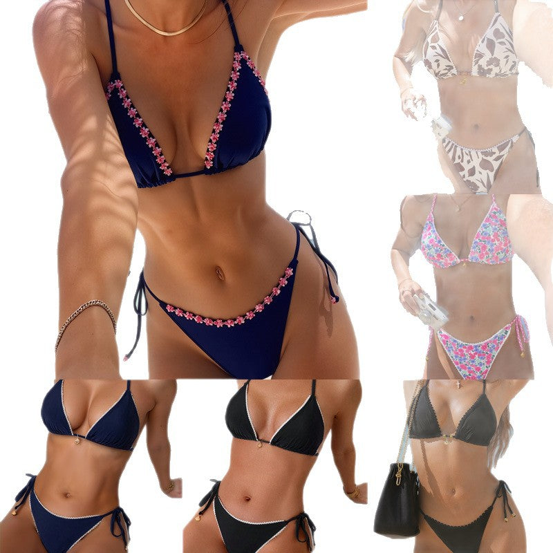 Dame triangle-bikini med dekorative stropper og gyldne accenter Skovae