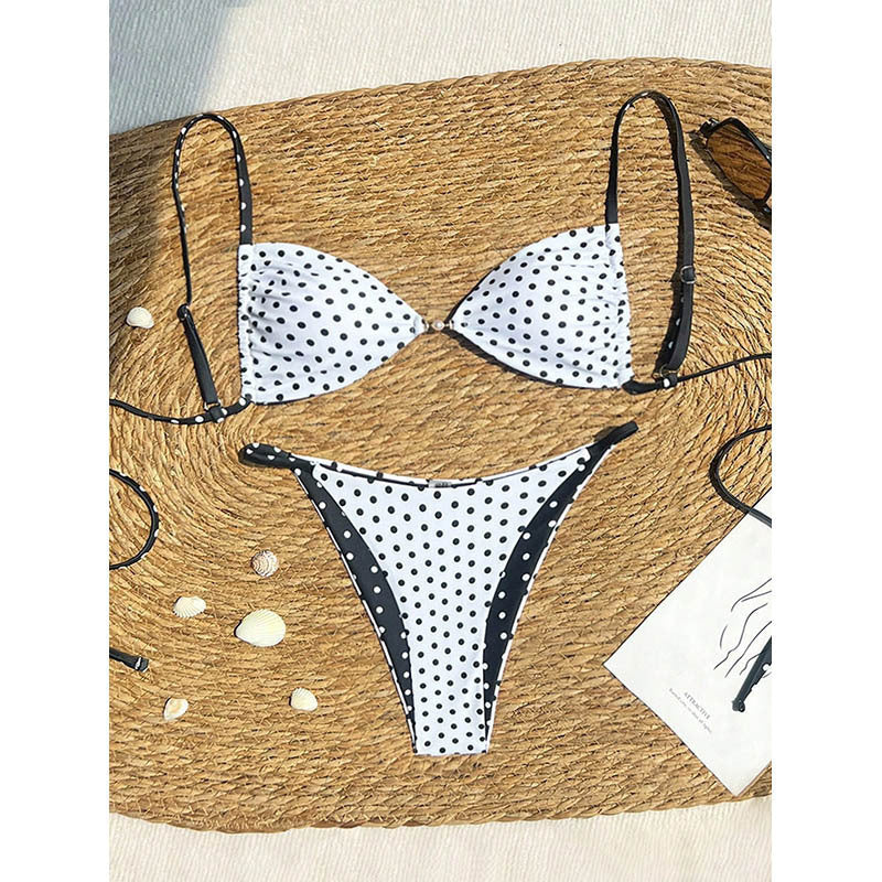 Dame triangel-bikini med legende prikkemønster og elegante accenter Skovae