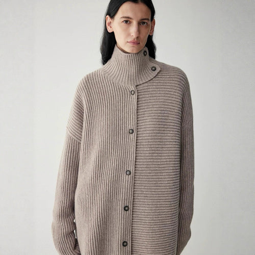 Kvinders chunky strikket cardigan med høj krave og knaplukning Stilla
