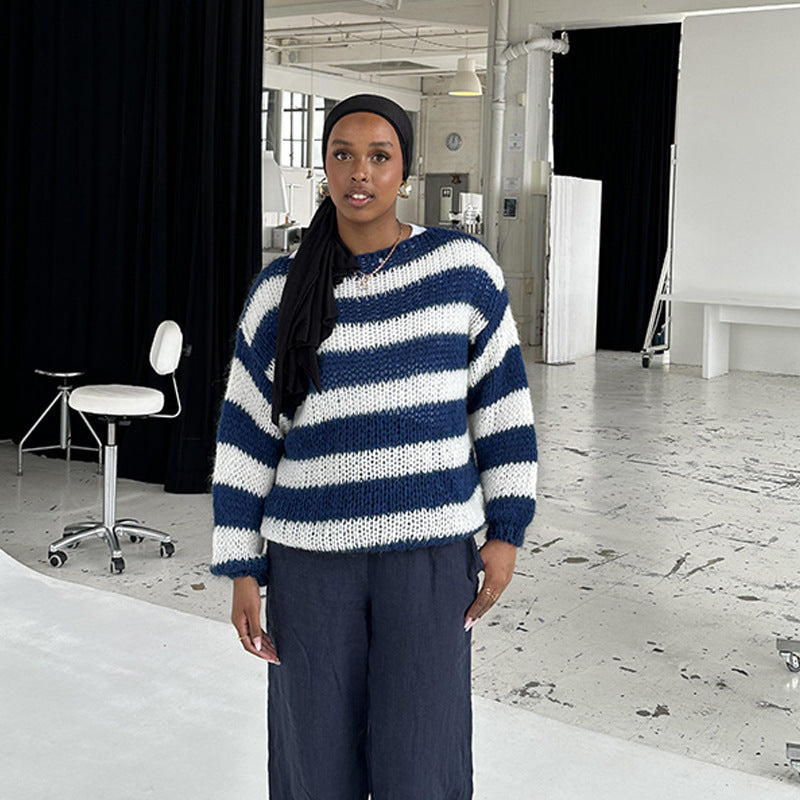 Dame afslappet strikket sweater med asymmetrisk snit og stribemønster Stilla