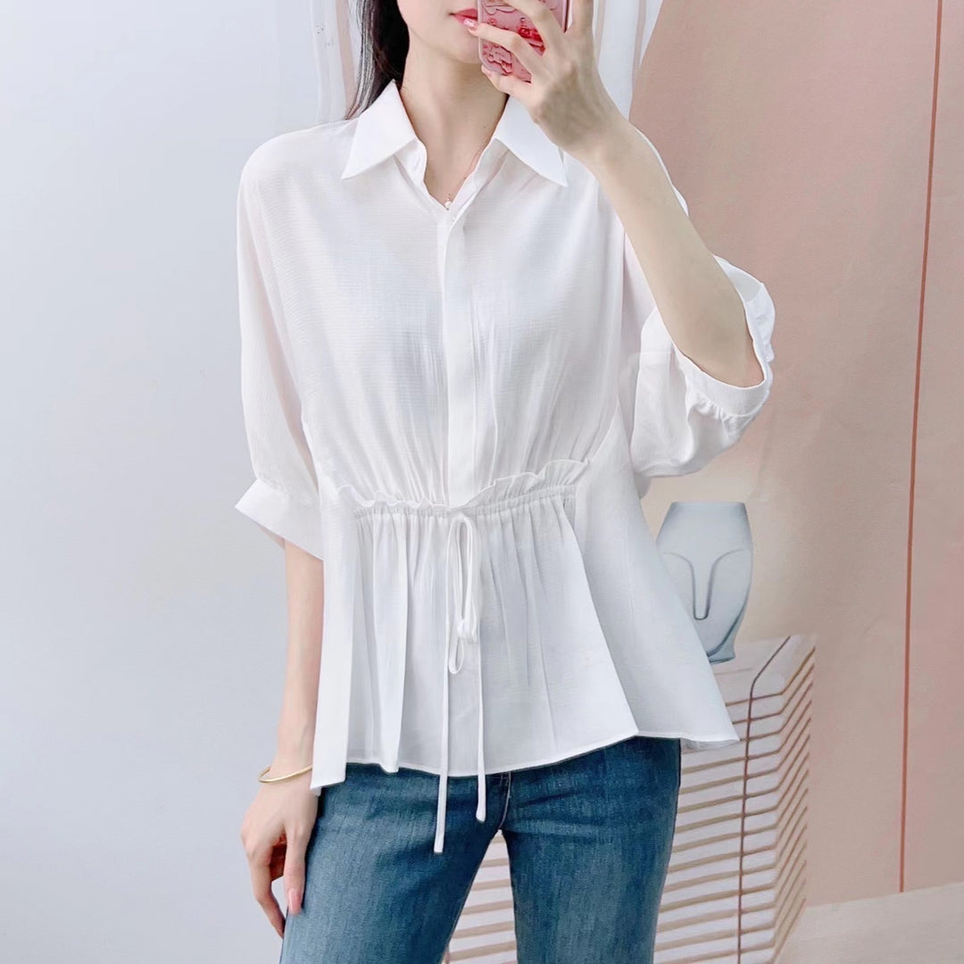 Damebluse med taljerbart design og elegant bælte Stilla