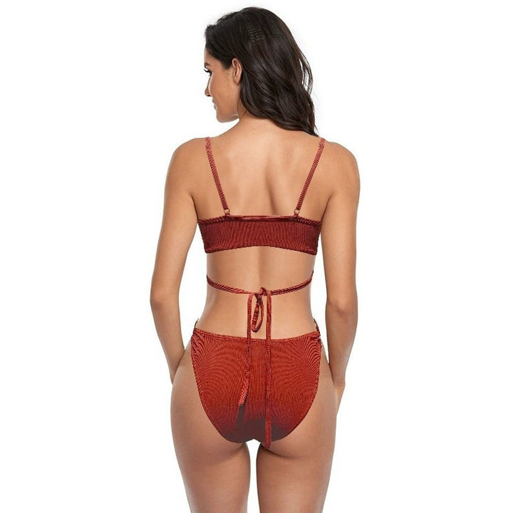 Dame Bikiniset med stilfuld cut-out design og gyldne accenter Skovae